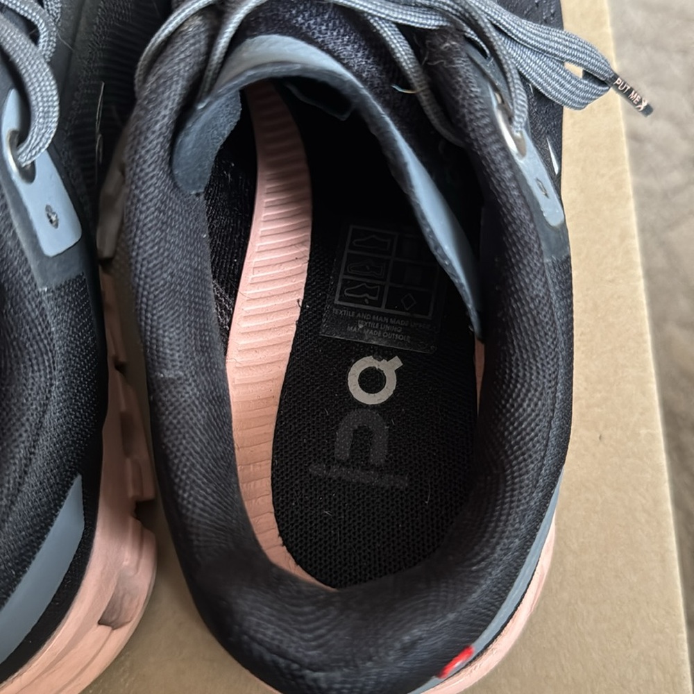 ON Women’s Cloudflow Rock Rose Sneaker! - Picture 9 of 12